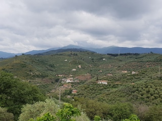 Blick von den Terrassen auf  Tal und Berge