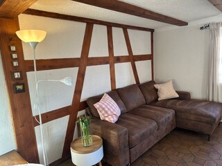 Wohnzimmer mit Ecksofa zum Ausziehen
