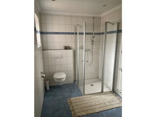 Bad mit ebenerdiger Dusche