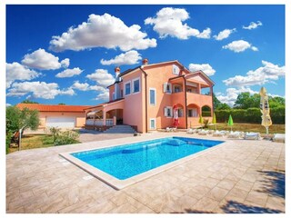 Ferienwohnung Raša Außenaufnahme 6