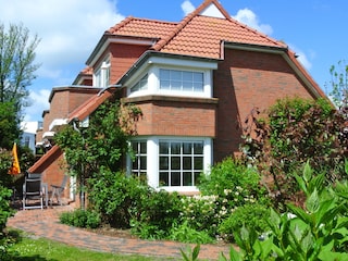 Ansicht mit Terrasse