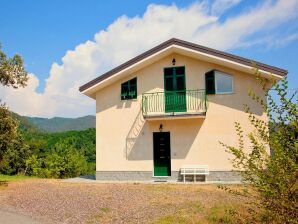 Villa Geräumiges Ferienhaus in Sesta Godano mit Garten - Borghetto di Vara - image1