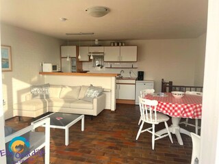 Wohnzimmer mit Balkon