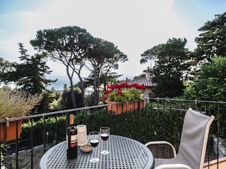 kleiner Balkon mit Zugang von der Küche