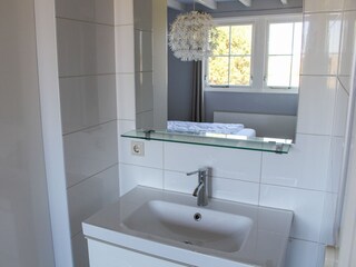 Schlafzimmer Erdgeschoss Waschbecken