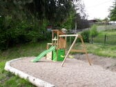 Spielplatz- ideal mit Fallschutzkiesel