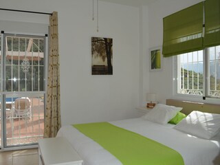 Schlfzi. nach hinten raus Richtung Pool mit Doppelbett