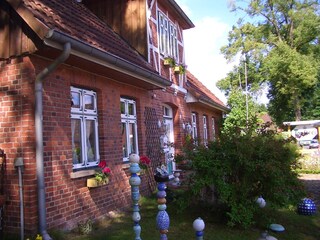 Die Heidekate mit Gartenkeramik