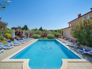 Ferienwohnung Basanija Schwimmbad 21
