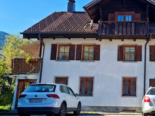 Hausansicht Parkplatz