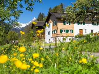 Annas Muntafuner Hus - Außenansicht Sommer
