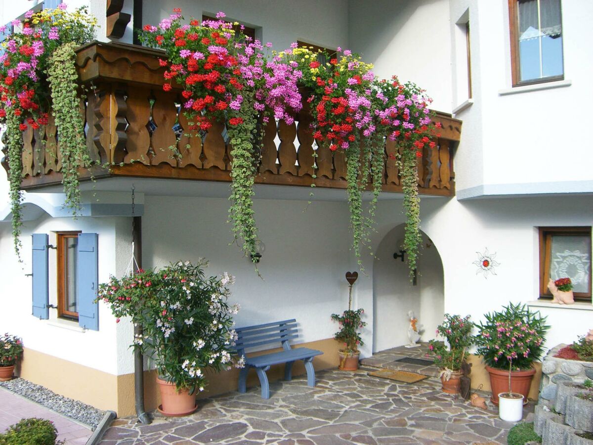 appartements-platzis-urlaub-sommer-blumen-01