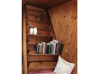 Bücherregal