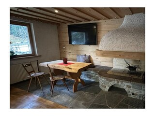 Stube mit offenem Kamin