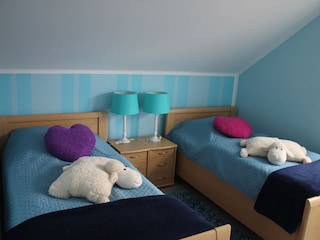 Jugendzimmer / Kinderzimmer mit Verdunklungsrollo