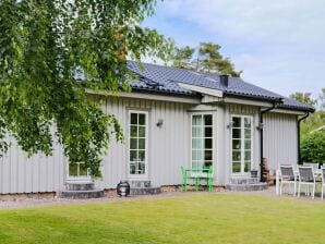 Modernes Ferienhaus mit Garten - Laholm - image1