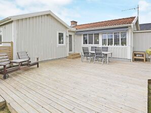 Geräumiges Ferienhaus mit Terrasse - Laholm - image1