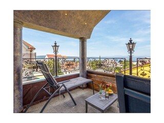 Von Pool und Terrasse, Blick auf Meer