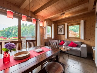 Esstisch mit Blick zum Sofa