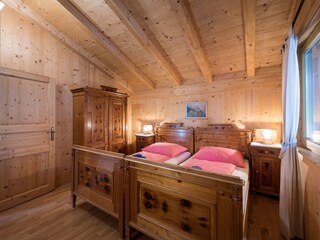 Zweites Schlafzimmer mit Doppelbett OG