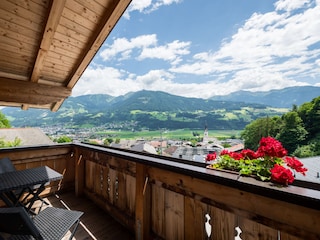 Balkon mit Aussicht auf Berge OG