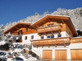 Chalet Schlossblick Südansicht im Winter