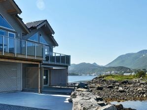 Holiday house 10 Personen Ferienhaus in Brattvåg - Brattvåg - image1