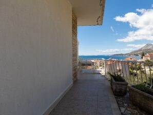 One bedroom apartment with terrace and sea view Nemira, Omiš (A-2828-b) - Nemira - image1