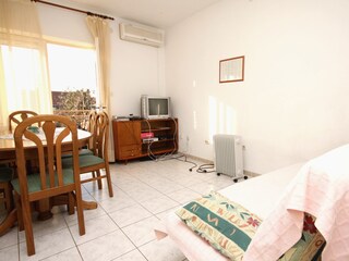 Apartment Kaštel Stari Features 11