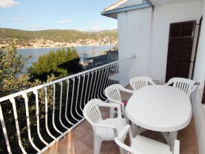 Two bedroom apartment near beach Vinišće, Trogir (A-5982-a) - Vinisce - image1