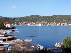 Two bedroom apartment near beach Vinišće, Trogir (A-5982-a) - Vinisce - image1