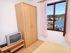 Two bedroom apartment near beach Vinišće, Trogir (A-5982-a) - Vinisce - image1