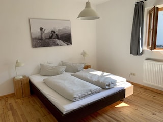 Schlafzimmer 1 (Bett 160 cm x 200 cm)