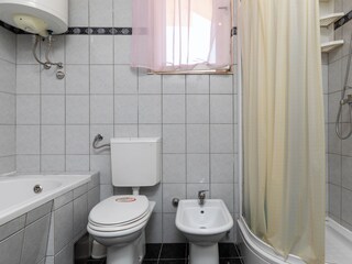 Apartment Jesenice bei Dugi Rat Features 9