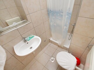 Apartment Gdinj Features 4