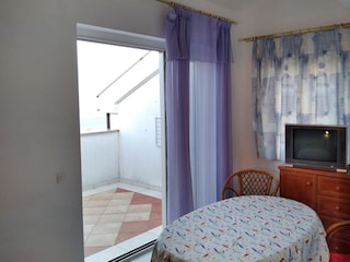 Apartment Njivice Features 3