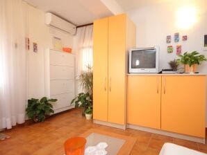 One bedroom apartment with terrace Makarska (A-8817-b) - Makarska - image1