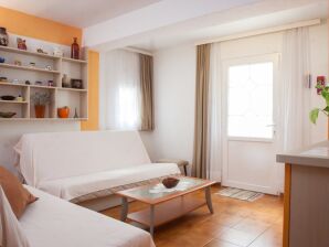 One bedroom apartment with terrace Makarska (A-8817-b) - Makarska - image1