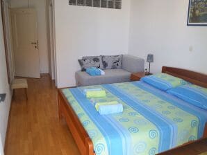 Two bedroom apartment with balcony Makarska (A-11361-a) - Makarska - image1