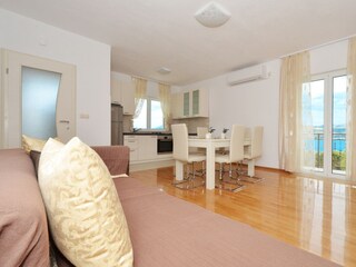 Apartment Arbanija Ausstattung 3