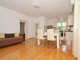 Apartment Arbanija Ausstattung 4