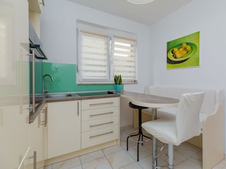Apartment Dugi Rat Features 16