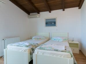 Two bedroom apartment with balcony and sea view Brela, Makarska (A-2717-c) - Brela - image1