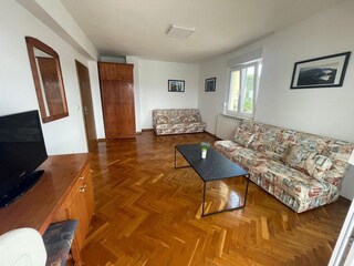 Apartment Slatine Features 9