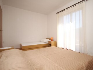 Apartment Vrboska Features 10