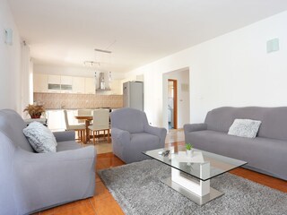 Apartment Grebastica Ausstattung 13