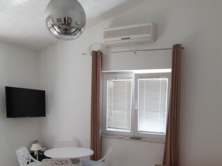 Apartment Jesenice bei Dugi Rat Features 7