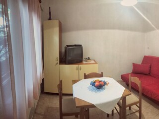 Apartment Povlja Ausstattung 1