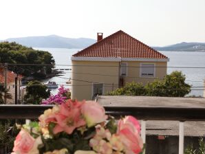 Three bedroom apartment with terrace and sea view Trogir (A-15011-a) - Okrug Gornji - image1