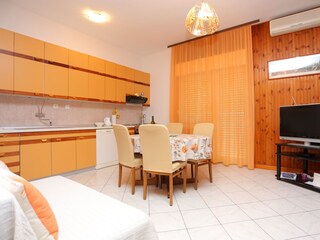 Apartment Jesenice bei Dugi Rat Features 4